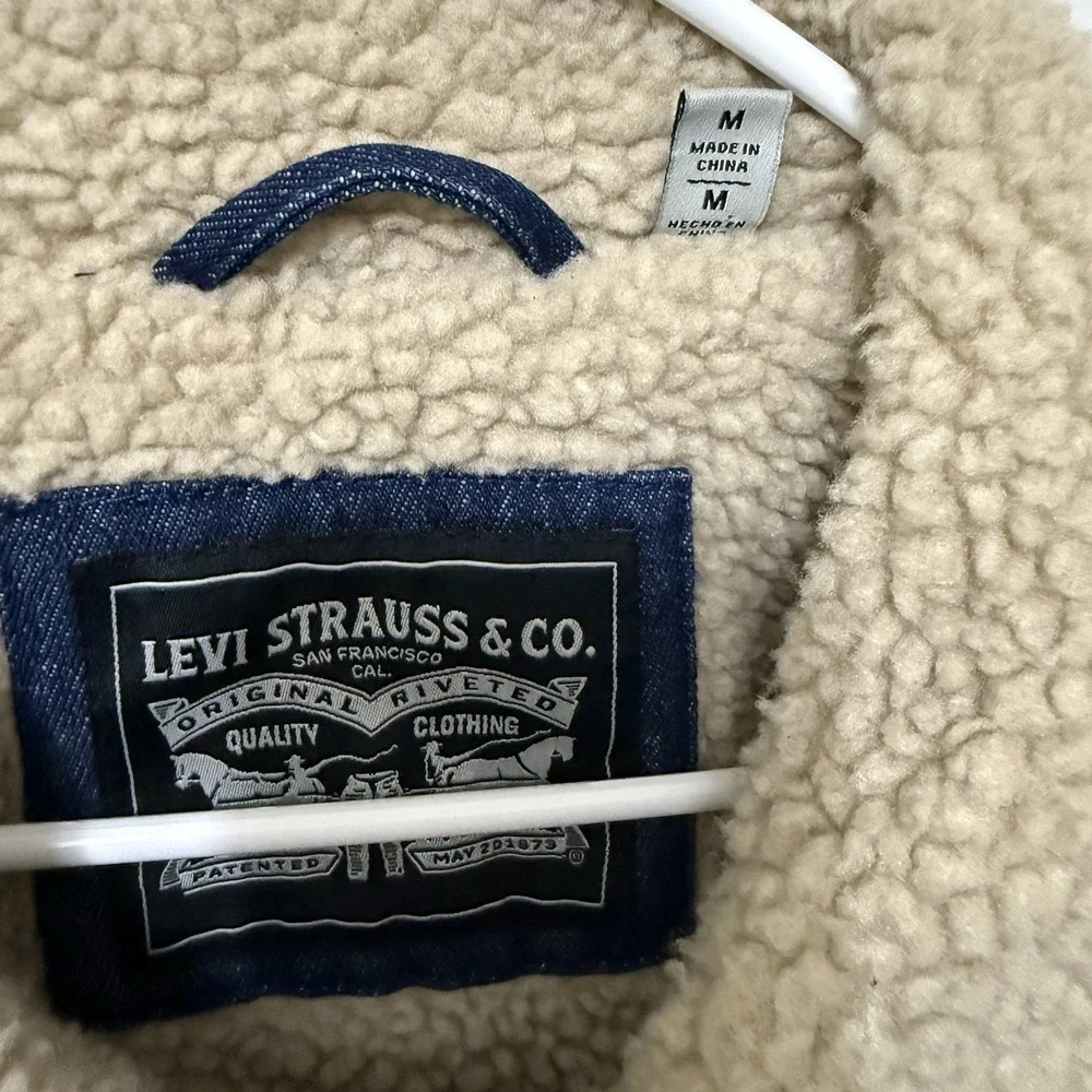 Levi's Premium Trucker Jacket Mens M Blue Denim Sherpa Lined Faux Fur Warm EUC